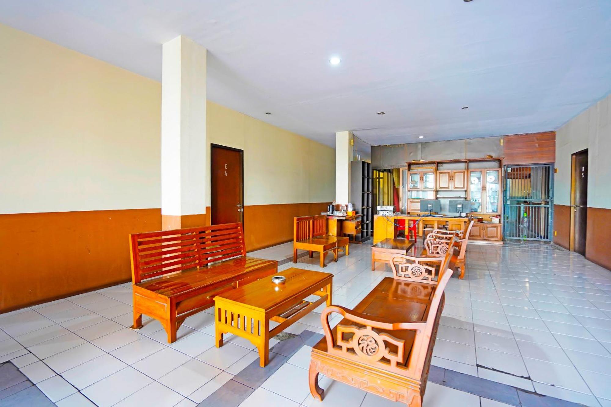 Oyo 91415 De Wijaya Hotel Sidoarjo Exterior photo