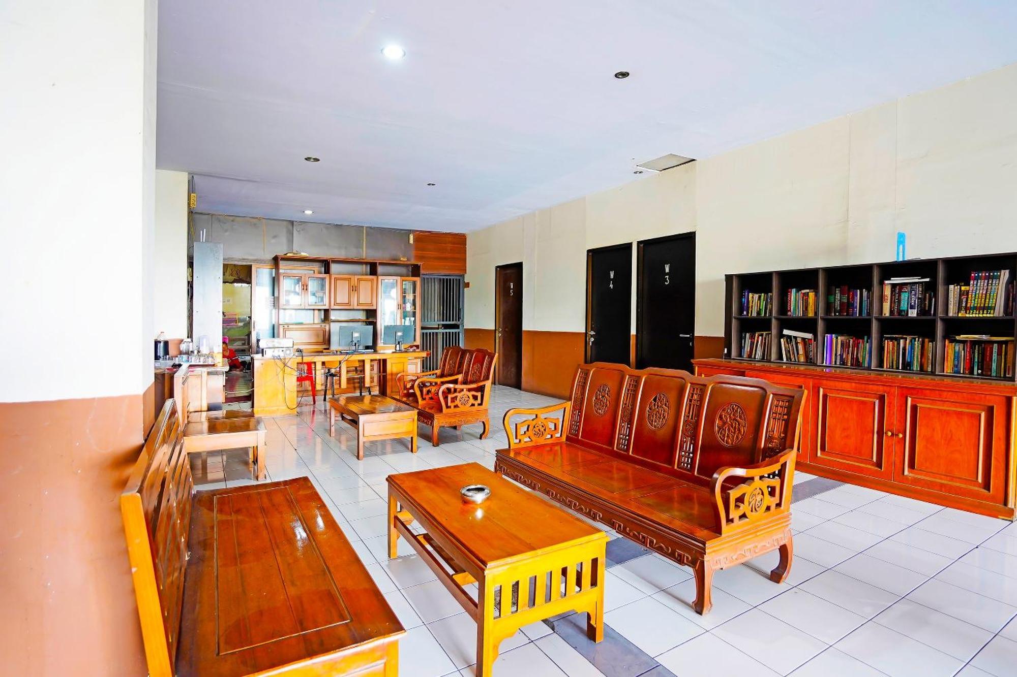 Oyo 91415 De Wijaya Hotel Sidoarjo Exterior photo