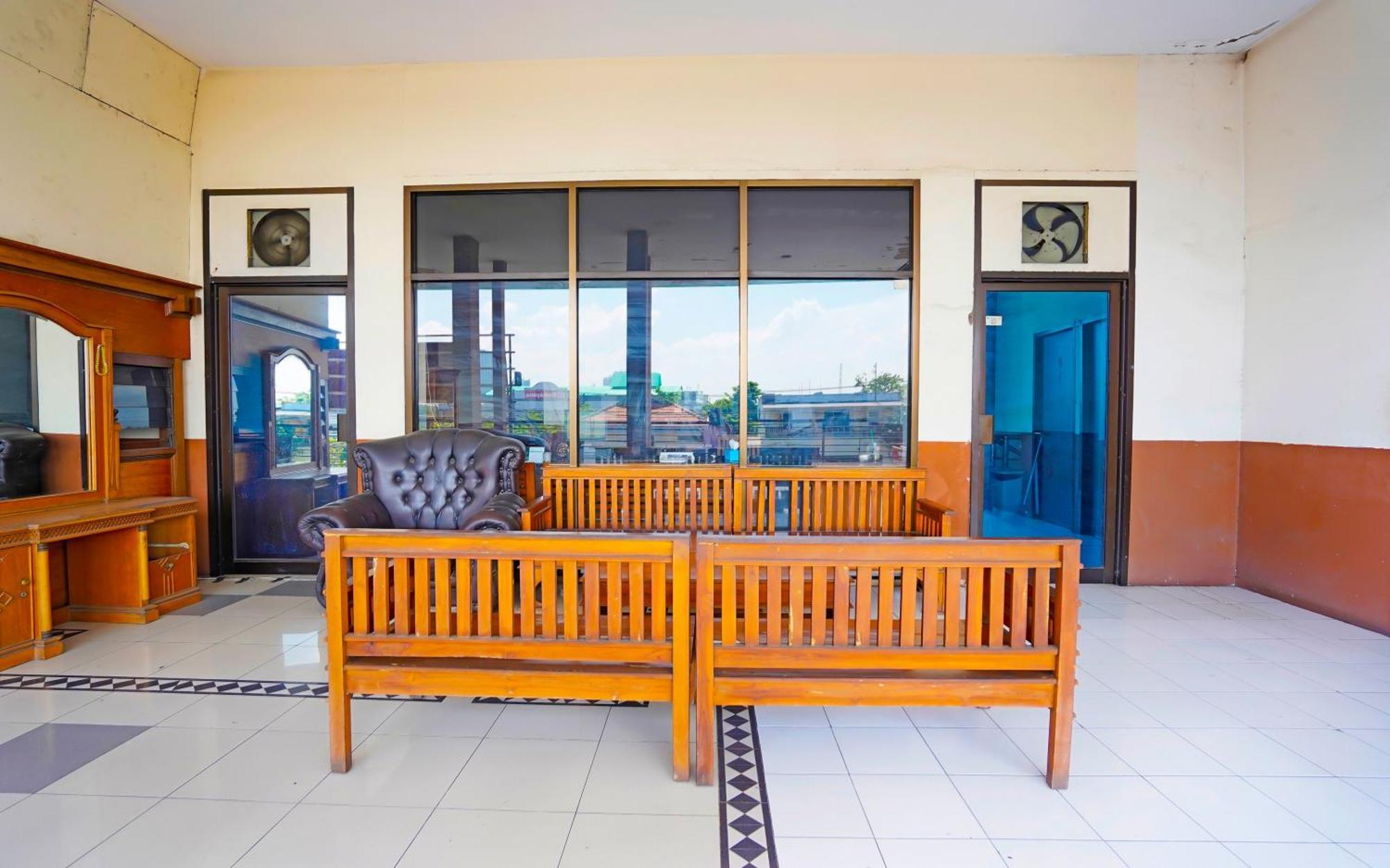 Oyo 91415 De Wijaya Hotel Sidoarjo Exterior photo